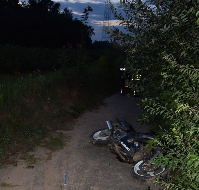 Potrącił policjanta i próbował uciec na motocyklu. 17-latek z zarzutami (zdjęcia)