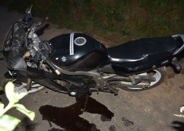 Potrącił policjanta i próbował uciec na motocyklu. 17-latek z zarzutami (zdjęcia)