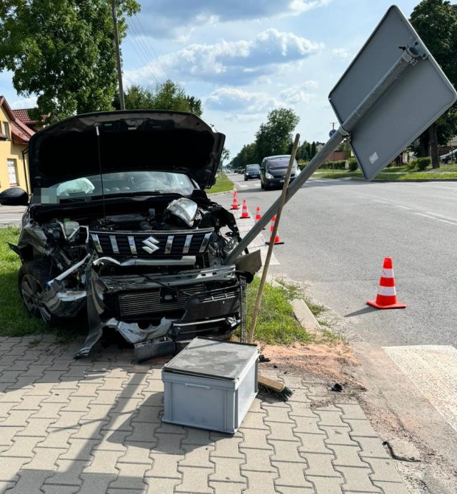 Cztery groźne zdarzenia drogowe, cztery osoby trafiły do szpitala (zdjęcia)