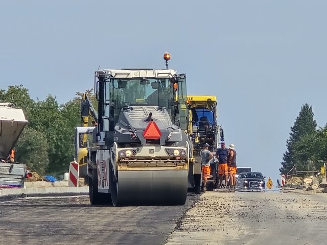 Rozbudowa ul. Zorza. Postęp prac budowlanych i planowane zakończenie inwestycji (zdjęcia)