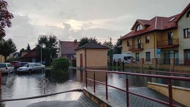 Lubartów pod wodą. Strażacy mają pełne ręce pracy (wideo, zdjęcia)