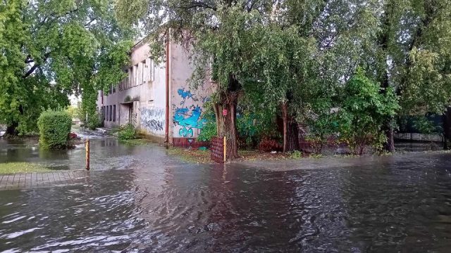 Lubartów pod wodą. Strażacy mają pełne ręce pracy (wideo, zdjęcia)