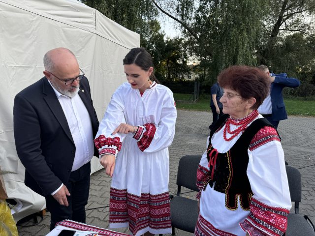 Tkaczka Stanisława Kowalewska z Nowego Holeszowa trafiła do „Alei Gwiozd Łowickich” (zdjęcia)