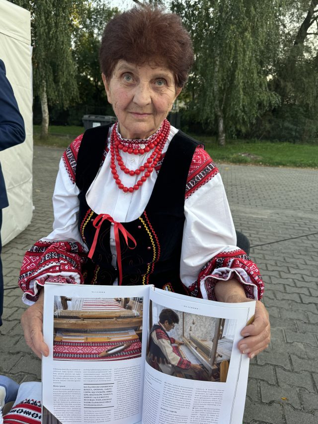 Tkaczka Stanisława Kowalewska z Nowego Holeszowa trafiła do „Alei Gwiozd Łowickich” (zdjęcia)