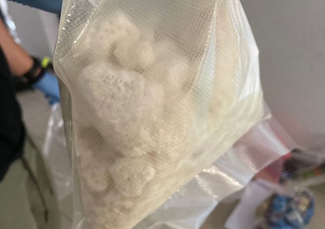 Lubelscy operacyjni zatrzymali dilera, miał ponad 7 kg narkotyków. „Mężczyzna jest związany ze środowiskiem pseudokibiców” (zdjęcia)