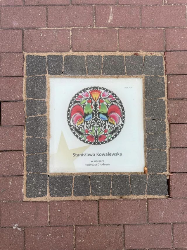 Tkaczka Stanisława Kowalewska z Nowego Holeszowa trafiła do „Alei Gwiozd Łowickich” (zdjęcia)