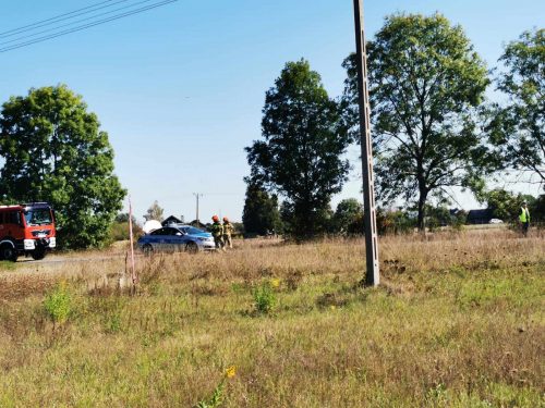 Wyprzedzał, choć z naprzeciwka jechali motocykliści. Ratując się przed zderzeniem wpadli do rowu (zdjęcia, wideo)