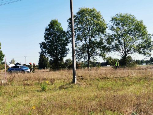 Wyprzedzał, choć z naprzeciwka jechali motocykliści. Ratując się przed zderzeniem wpadli do rowu (zdjęcia, wideo)