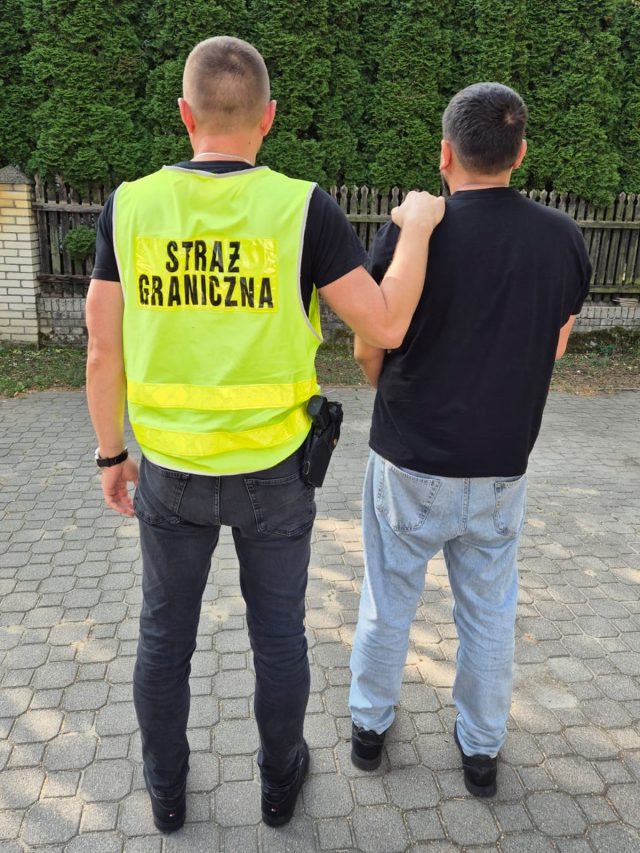 Funkcjonariusze Straży Granicznej rozbili zorganizowaną grupę przestępczą zajmującą się nielegalną migracją (zdjęcia)