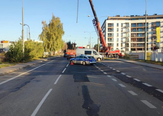 Ciężarówka zapaliła się na ulicy. Pracownicy wraz z kierowcą ugasili pożar, jednak straty są spore (zdjęcia)