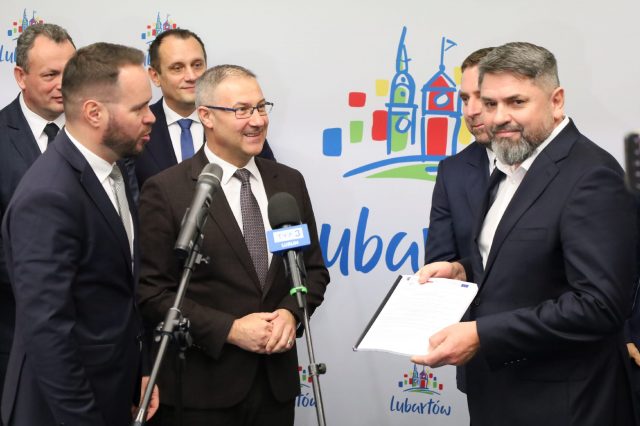 Ten dokument sprawił ogromną radość kierowcom, mieszkańcom i samorządowcom. „Po prostu odjęło mi głos” (zdjęcia)