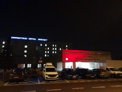 Wiele budynków przybrało czerwony kolor. Przesłanie akcji jest niezwykle ważne (zdjęcia)
