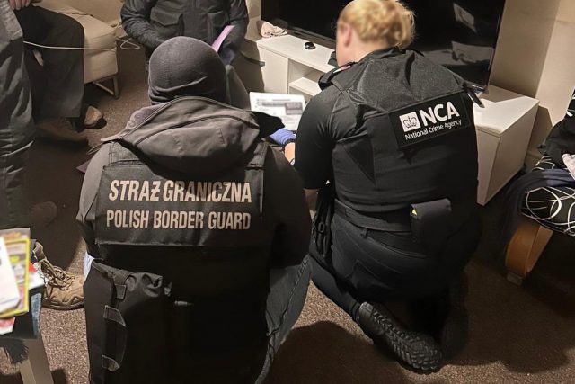Skoordynowana akcja przeciwko organizatorom nielegalnej migracji. Zatrzymano 25 osób (zdjęcia)