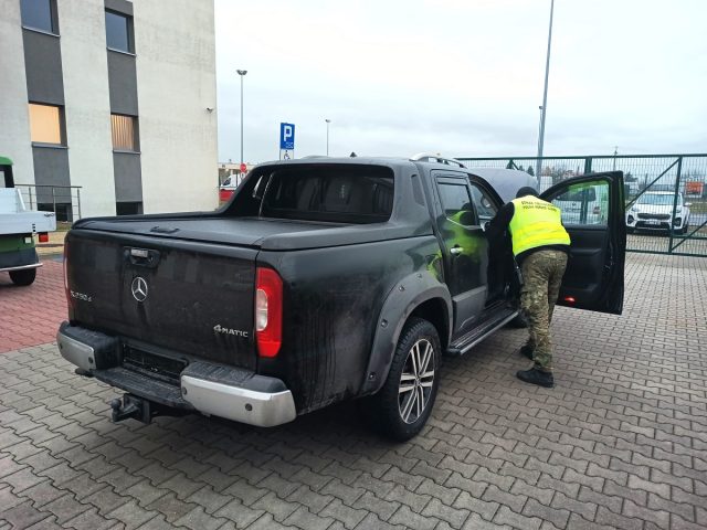 Mercedes poszukiwany w Niemczech został odzyskany w Zosinie (zdjęcia)