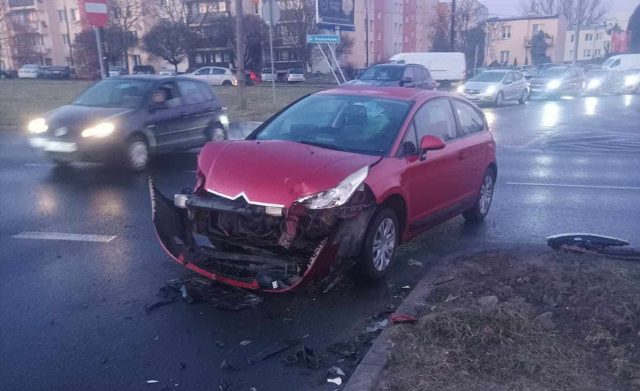 Poranna kolizja na skrzyżowaniu w Lublinie. Tam, to pewnego rodzaju „standard” (zdjęcia)