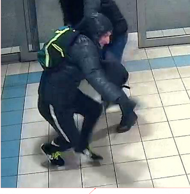 Atak na pracownika kantoru w Lublinie. Policjanci poszukują tego mężczyzny (zdjęcia)