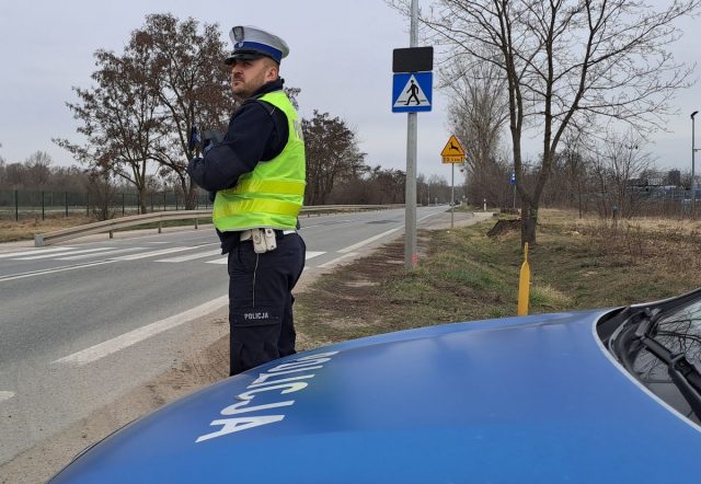 Policjanci przeprowadzili akcję „BRAWURA” na drogach powiatu puławskiego. Posypały się mandaty (zdjęcia)