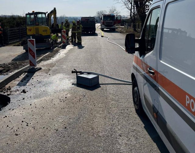 Awaria gazociągu w Kłoczewie. Droga przez pewien czas była zablokowana (zdjęcia)