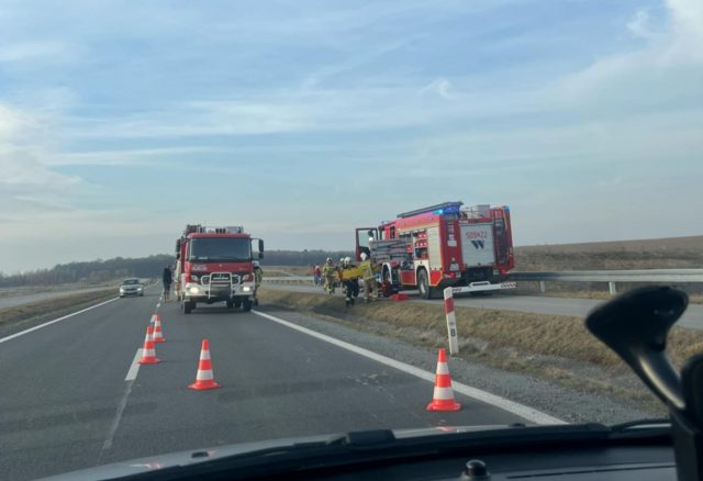 Wyjechał motocyklem crossowym pojeździć po skarpie. Teraz leży połamany w szpitalu (zdjęcia)