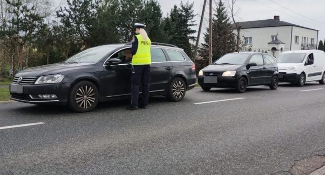 Policjanci z Białej Podlaskiej przeprowadzili akcję „Trzeźwy Poranek”. Trzech kierowców pod wpływem alkoholu (zdjęcia)
