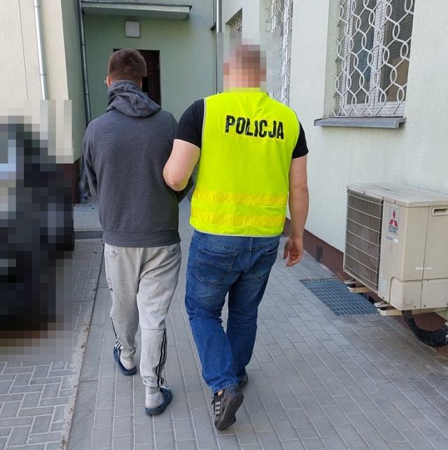 Pijany, pod wpływem narkotyków i z sądowym zakazem prowadzenia. Zatrzymany w skradzionym aucie byłej partnerki (zdjęcia)