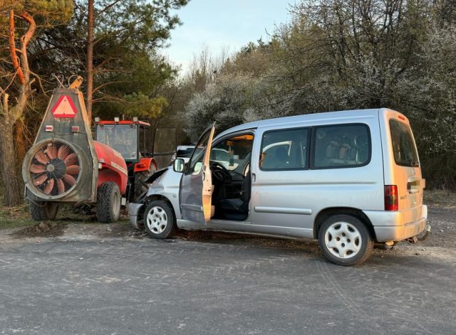 Pijany traktorzysta doprowadził do wypadku. Interweniował śmigłowiec LPR (zdjęcia)