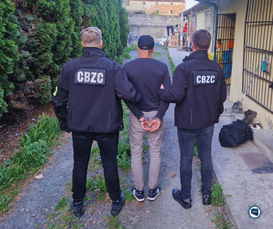 Policja rozbiła grupę oszustów podszywających się pod pracowników banków. Straty sięgają 2,5 miliona złotych (zdjęcia)