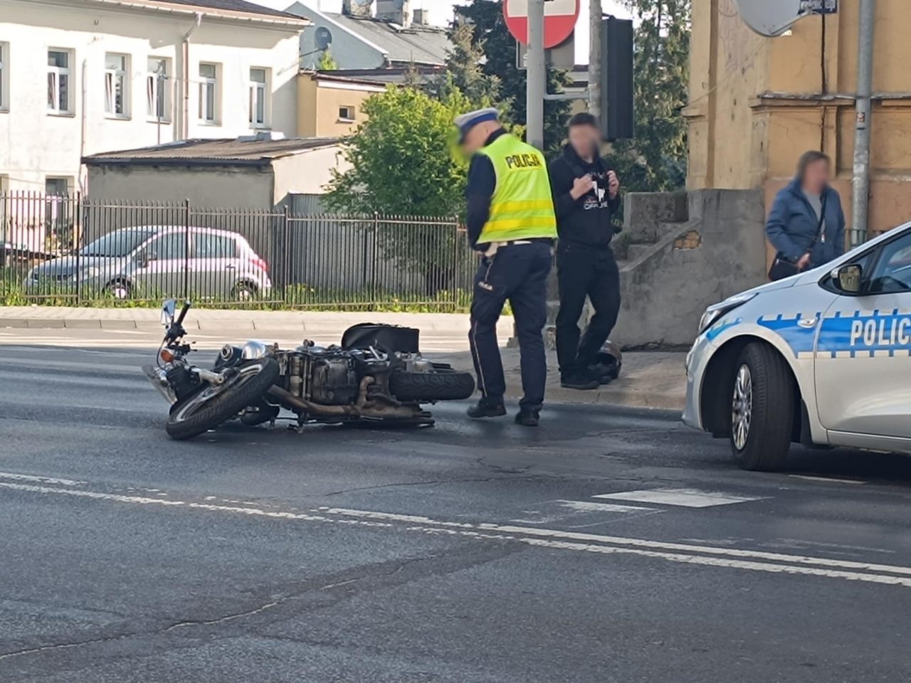 Wypadek z udziałem motocyklisty na ul. Kunickiego w Lublinie (zdjęcia)
