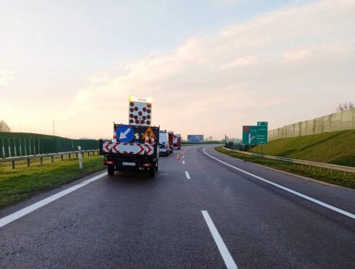 Groźny wypadek na drodze ekspresowej pod Lublinem. Lądował śmigłowiec LPR, jedna osoba ranna (wideo)
