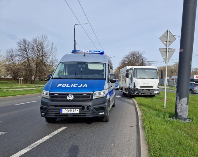 Wymusił ciężarówką pierwszeństwo. Po zderzeniu pojazdów do szpitala trafiła jedna osoba (zdjęcia)