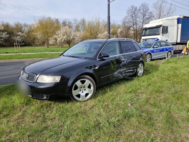 Wymusił ciężarówką pierwszeństwo. Po zderzeniu pojazdów do szpitala trafiła jedna osoba (zdjęcia)