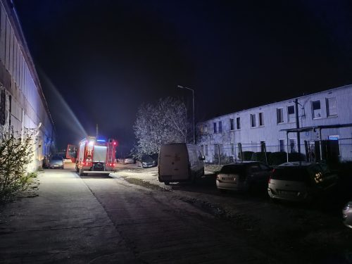 Dwa takie same pożary na ul. Grygowej. Podpalone zostały opony (zdjęcia)