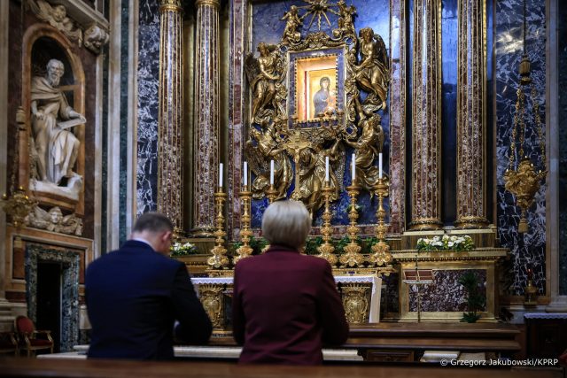 Para Prezydencka uczciła pamięć Papieża Franciszka (wideo, zdjęcia)