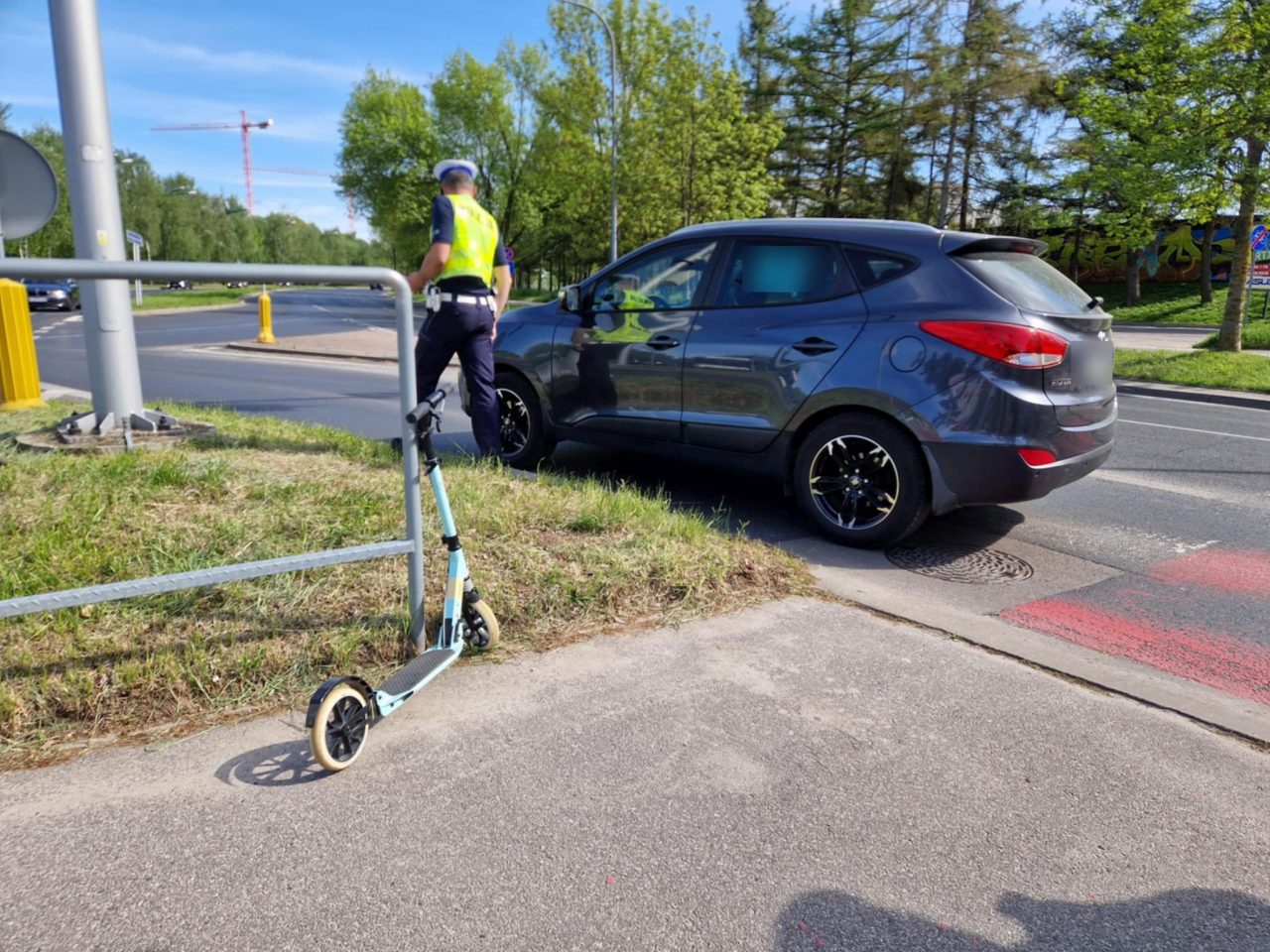 Wjechała hulajnogą na jezdnię na czerwonym świetle. 13-latka potrącona przez hyundaia (zdjęcia)