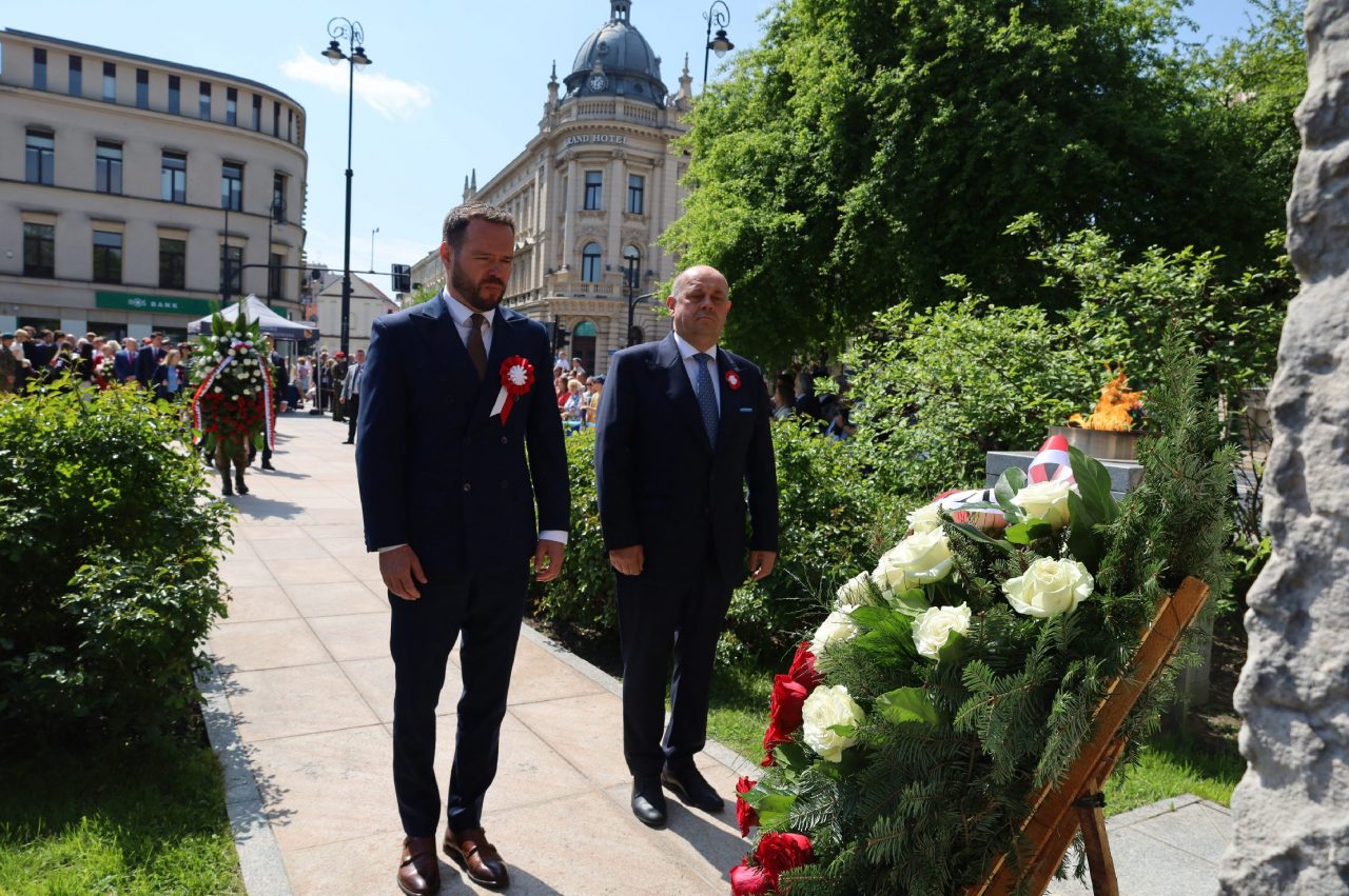 W Lublinie uczczono rocznicę uchwalenia Konstytucji 3 maja. Uroczystość zgromadziła wielu mieszkańców (zdjęcia)