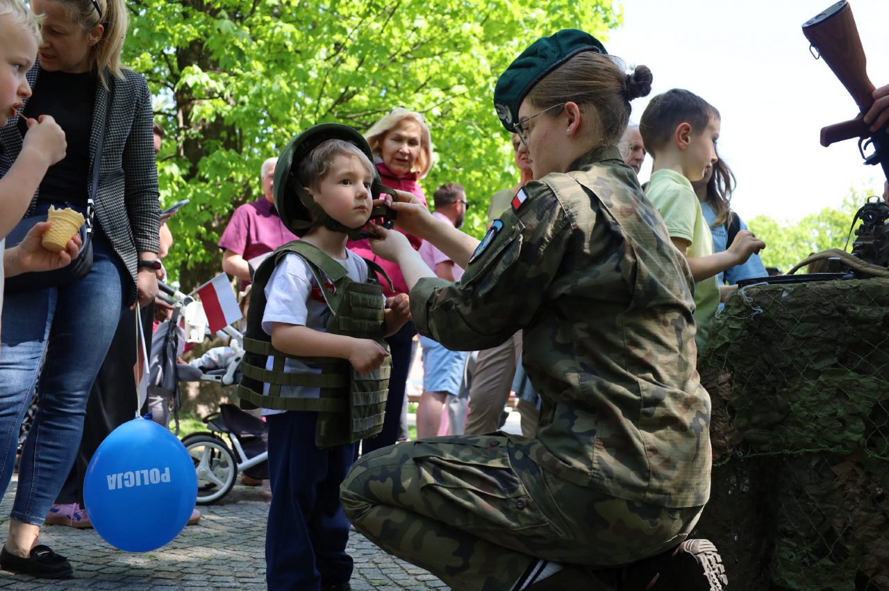 Trzeciomajowy piknik na Placu Litewskim. Najwięcej atrakcji czekało na najmłodszych (zdjęcia)