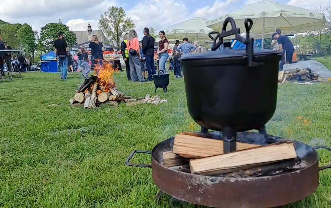 Setki jednośladów oraz gorące pyszności. Festiwal Kociołków Kańskich i Zlot Motocyklowy okazały się sukcesem (zdjęcia, wideo)
