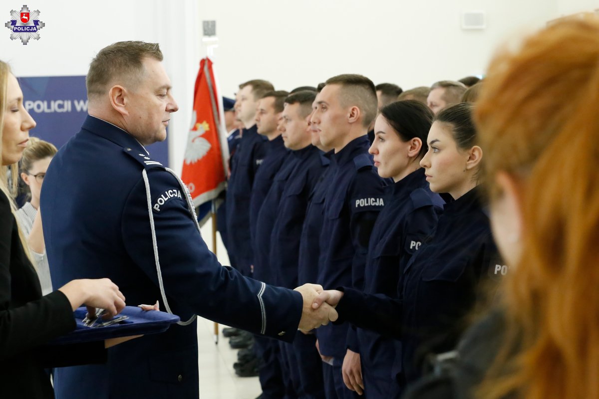 Na Lubelszczyźnie znów przybyło policjantów. Nowi funkcjonariusze złożyli dziś ślubowanie (zdjęcia)