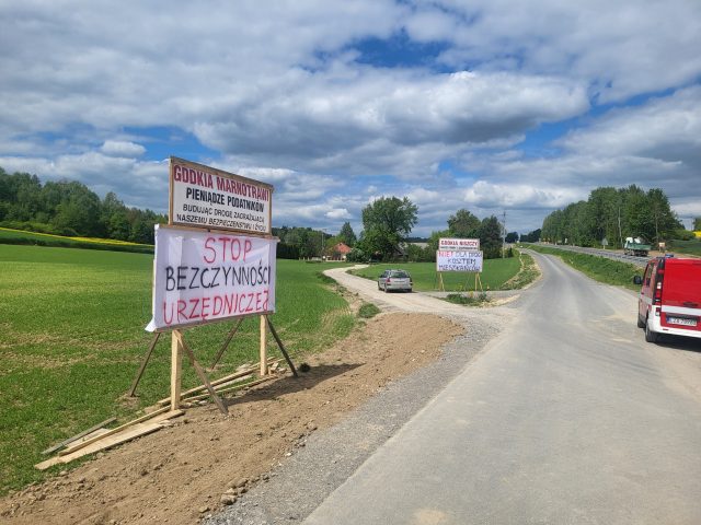 Mieszkańcy walczą o dogodny dojazd do domów. Zapowiadają blokadę drogi krajowej (zdjęcia)