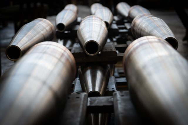 W Kraśniku będą produkować 150 tysięcy pocisków artyleryjskich rocznie. To jedyny taki zakład w Polsce (zdjęcia)