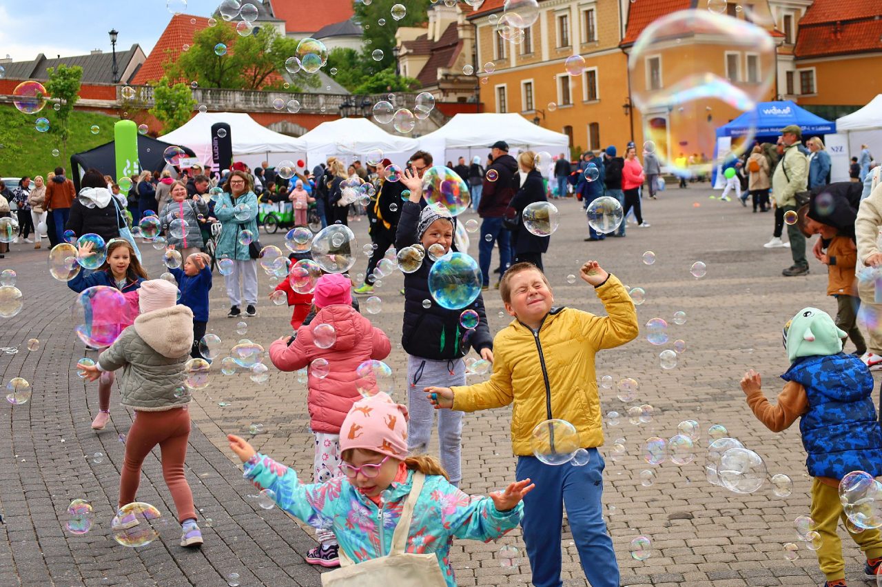 Piknik na Placu Zamkowym. Wszystko o transporcie publicznym i funduszach europejskich (zdjęcia)