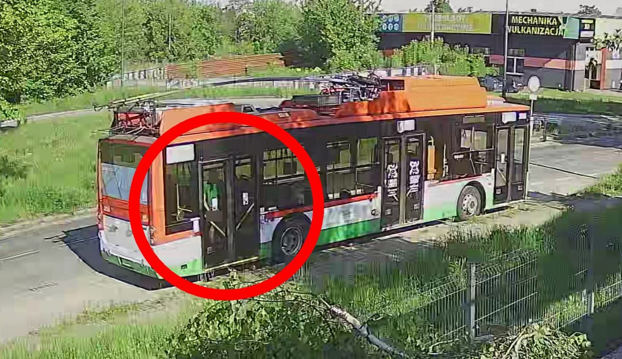 Bulwersujące zachowanie kierowcy trolejbusu. Oddał mocz wewnątrz pojazdu, jest stanowcza reakcja MPK (foto)