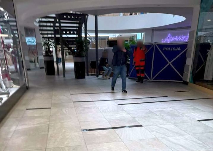 Przyszedł do galerii handlowej, nagle stracił przytomność. Życia mężczyzny nie udało się uratować