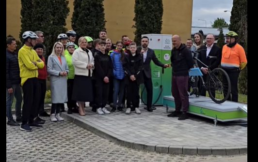 Rowerzyści przejechali w miesiąc 1,5 mln km. W nagrodę otrzymali myjnię dla jednośladów