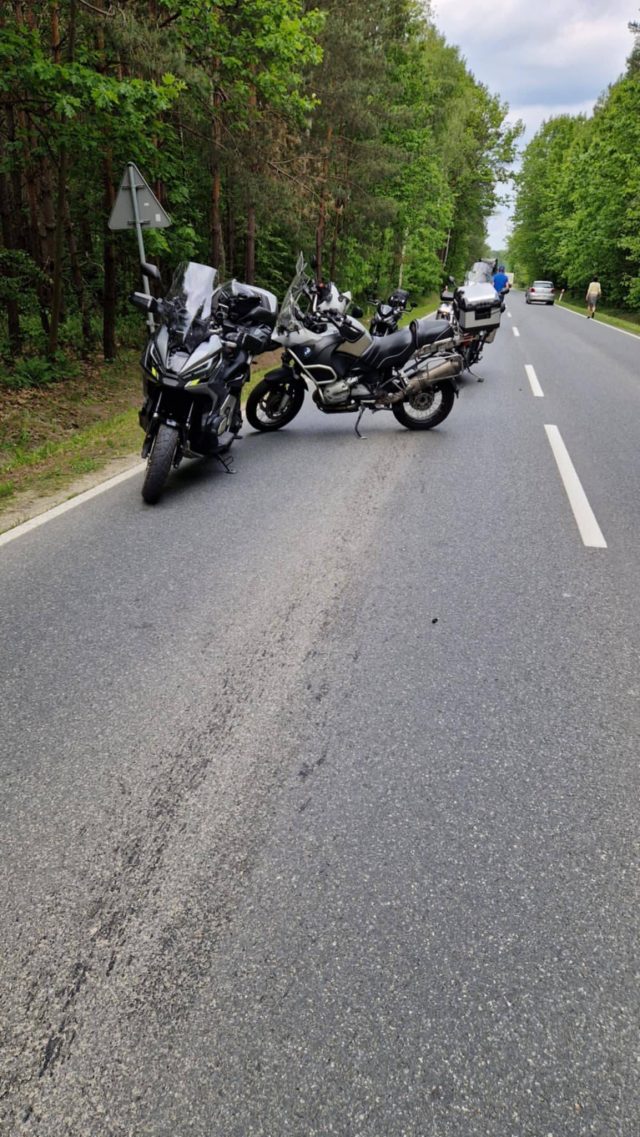 Nawet w dzień wolny przyszło im nieść pomoc. Lubelscy ratownicy ratowali życie motocyklisty w Małopolsce (zdjęcia)