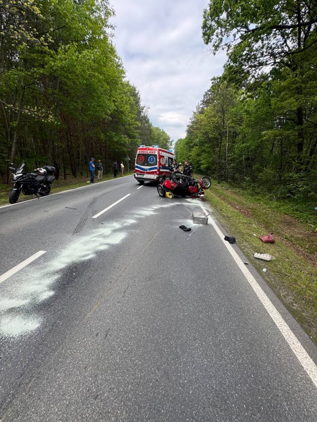 Nawet w dzień wolny przyszło im nieść pomoc. Lubelscy ratownicy ratowali życie motocyklisty w Małopolsce (zdjęcia)