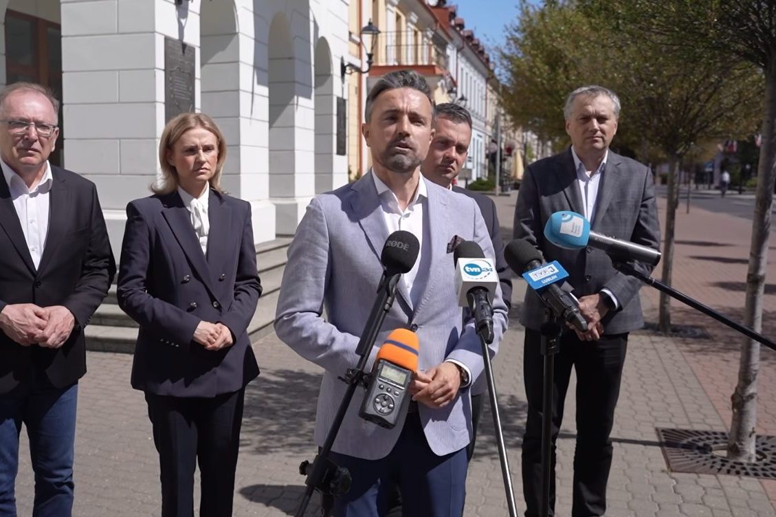 Prezydent Białej Podlaskiej o incydencie z flagą ukraińską. Zapewnił, że ponownie zawiśnie na urzędzie (wideo)