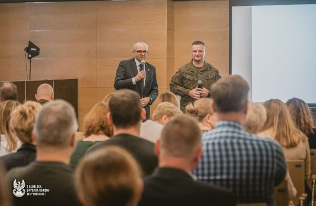Żołnierze 2 Lubelskiej Brygady OT przeszkolili pracowników Urzędu Marszałkowskiego (zdjęcia)