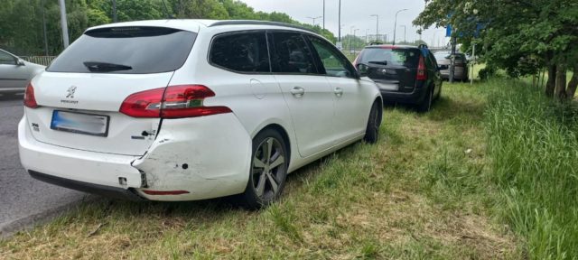 Zderzenie trzech pojazdów osobowych na al. Solidarności w Lublinie. Dwie osoby w szpitalu (zdjęcia)