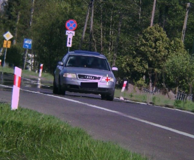 Stracili prawa jazdy za rażące przekroczenie prędkości. Młodzi kierowcy Audi z mandatami (zdjęcia)